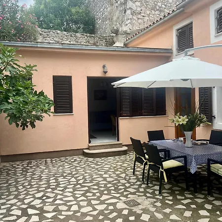 Hébergement de vacances Nesa Front *